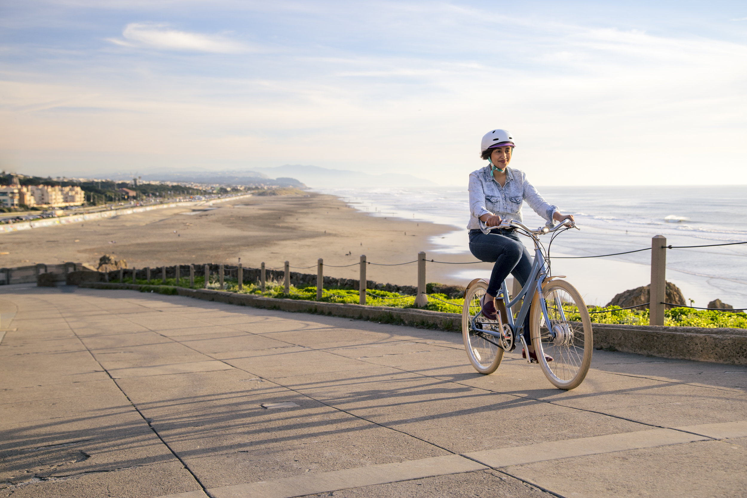 San Francisco lifestyle photoshoot - e-bike on Ocean Beach